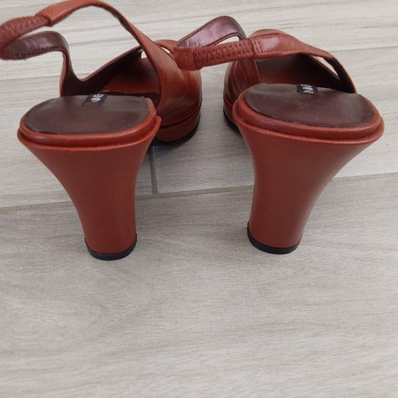 Nine West NWOB Deep Red Peep Toe Sling Back 2.5 in Heel.   Size 6M - Picture 5 of 6